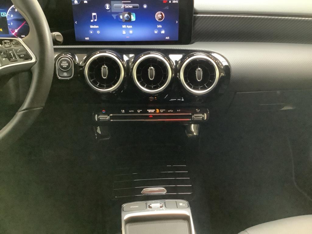 Mercedes-Benz A 200 Night/Progressive/LED/Kamera/Navi/AHK/ Mercedes-Benz A 200 Night/Progressive/LED/Kamera/Navi/AHK/