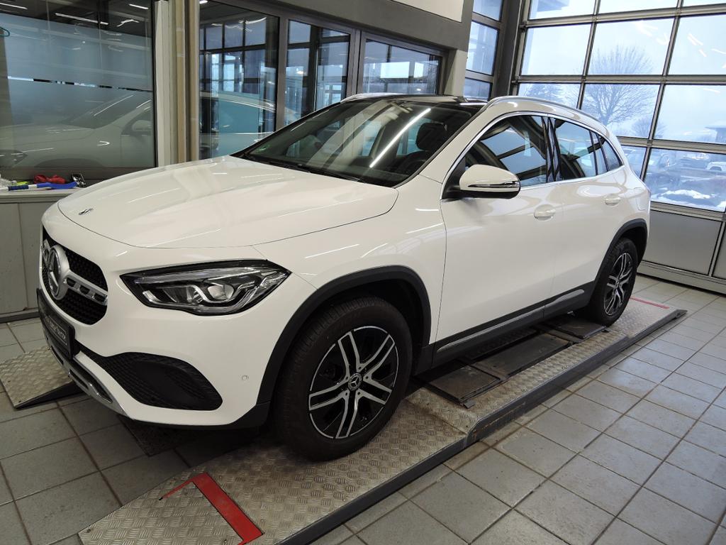 Mercedes-Benz GLA 200 MBUX+Progressive+LED+Pano+SHD+Wide+Navi Mercedes-Benz GLA 200 MBUX+Progressive+LED+Pano+SHD+Wide+Navi