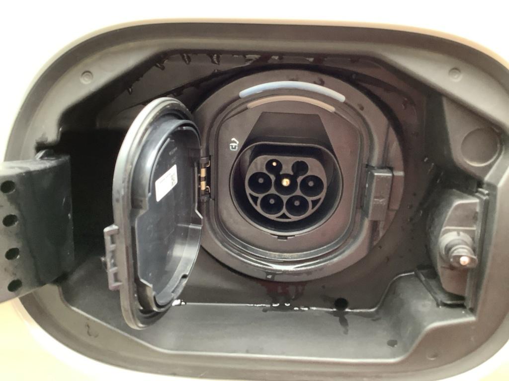 Mercedes-Benz C 300 de AMG/Night/LED/Burmester/Panorama-SD/ Mercedes-Benz C 300 de AMG/Night/LED/Burmester/Panorama-SD/