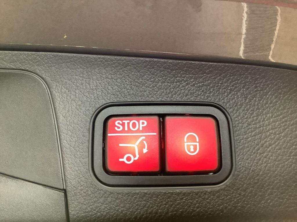 Mercedes-Benz GLA 220 d 4MATIC PROGRESSIVE+LED+MBUX+PANO+NIGHT Mercedes-Benz GLA 220 d 4MATIC PROGRESSIVE+LED+MBUX+PANO+NIGHT