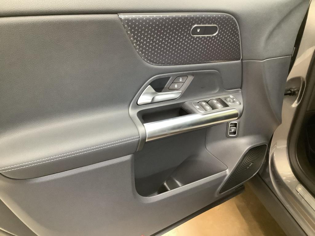 Mercedes-Benz GLA 220 d 4MATIC PROGRESSIVE+LED+MBUX+PANO+NIGHT Mercedes-Benz GLA 220 d 4MATIC PROGRESSIVE+LED+MBUX+PANO+NIGHT