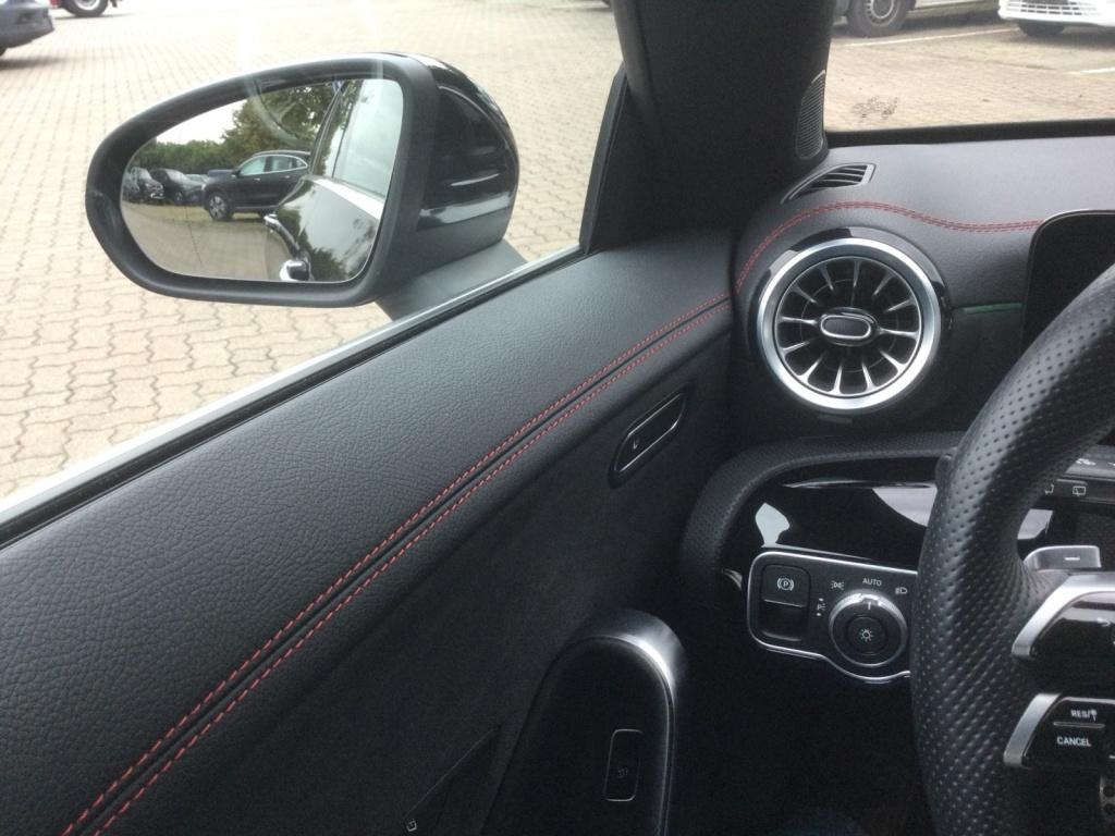 Mercedes-Benz CLA 200 Shooting Brake AMG Advanced Plus Mercedes-Benz CLA 200 Shooting Brake AMG Advanced Plus