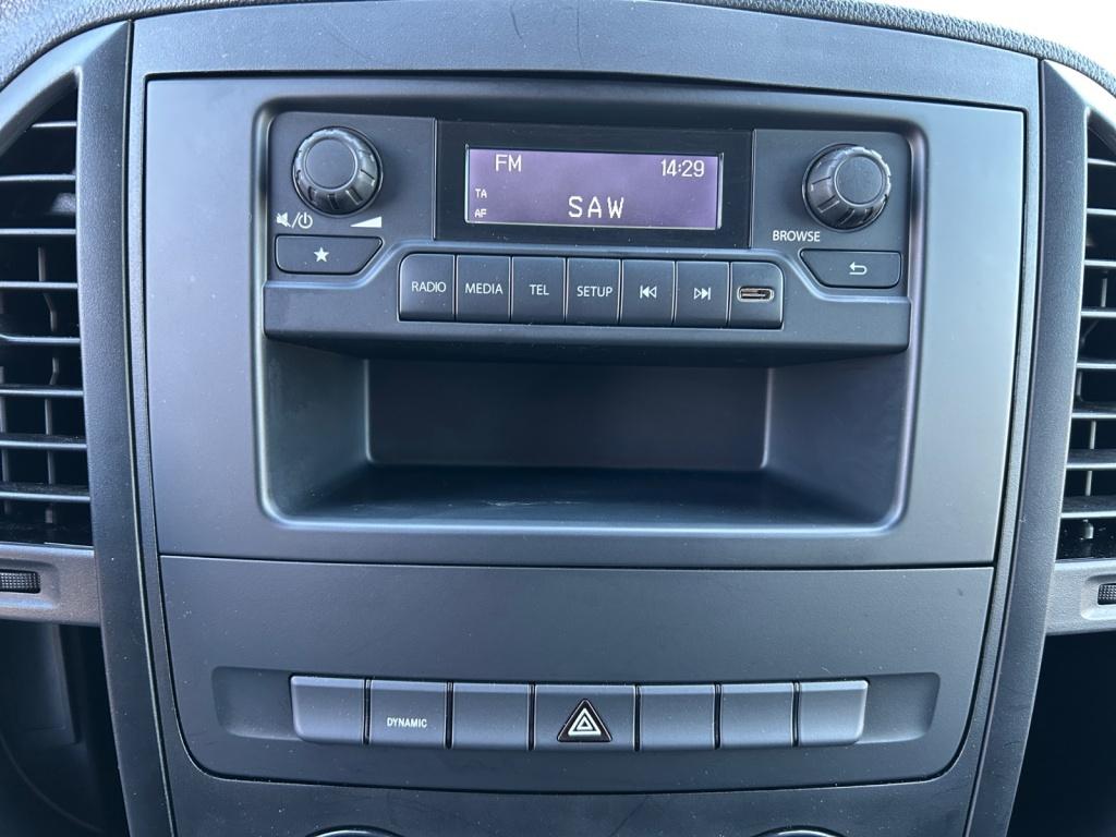 Mercedes-Benz eVito 111 Kasten Lang Regalsysteme beidseitig Mercedes-Benz eVito 111 Kasten Lang Regalsysteme beidseitig