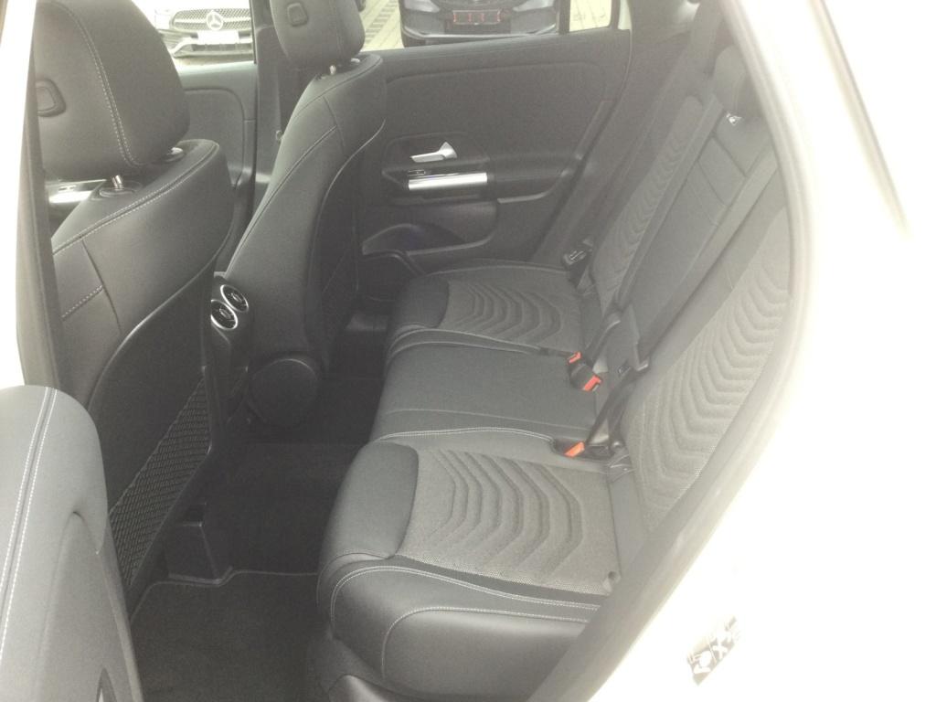 Mercedes-Benz GLA 200 Progressive Edition, Distronic, AHV Mercedes-Benz GLA 200 Progressive Edition, Distronic, AHV