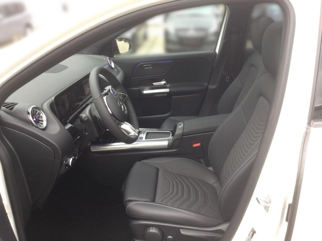 Mercedes-Benz GLA 200 Progressive Edition, Distronic, AHV Mercedes-Benz GLA 200 Progressive Edition, Distronic, AHV