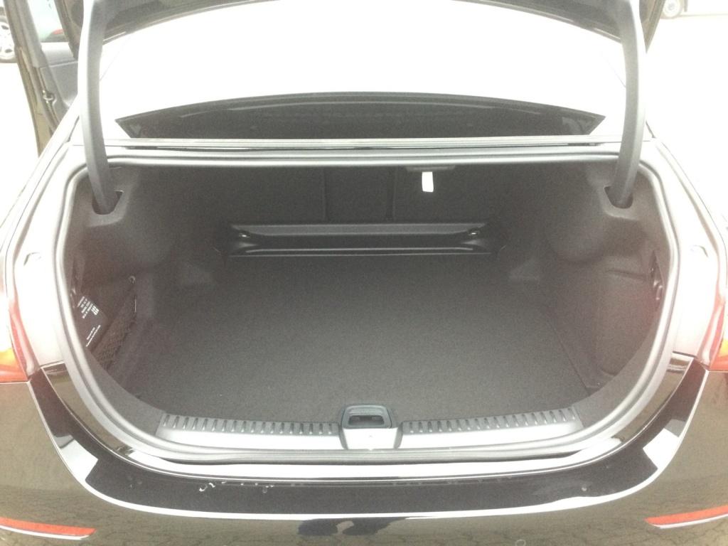 Mercedes-Benz E 200 4MATIC Avantgarde Edition, Panoramadach Mercedes-Benz E 200 4MATIC Avantgarde Edition, Panoramadach