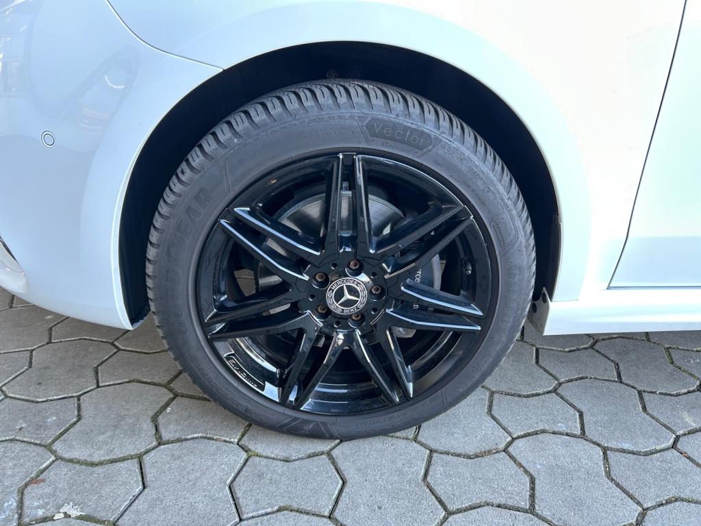 Mercedes-Benz V 300 d 4MATIC AVANTGARDE EDITION AMG Vollausstattung Mercedes-Benz V 300 d 4MATIC AVANTGARDE EDITION AMG Vollausstattung