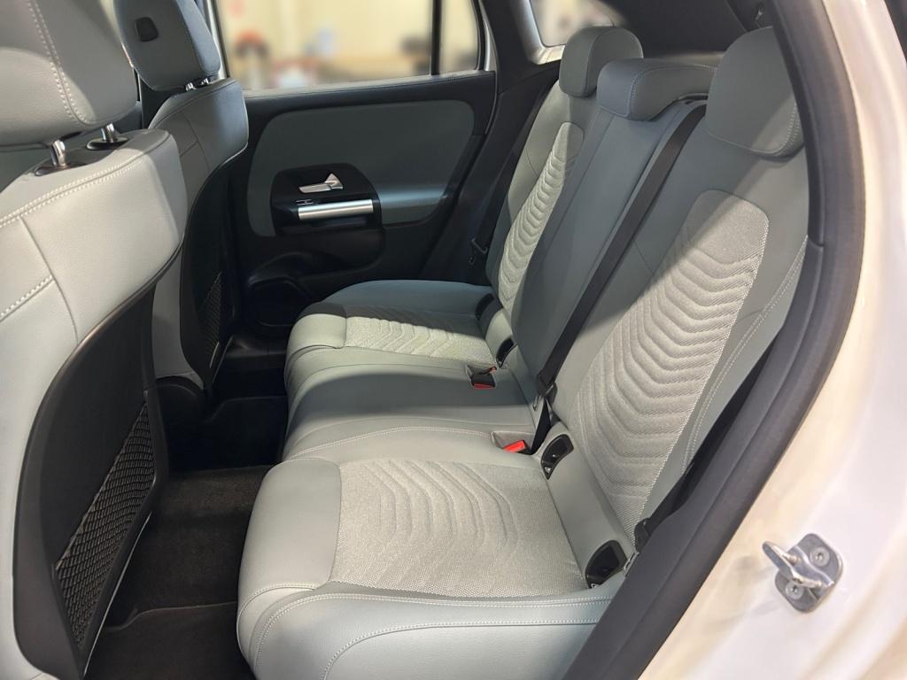 Mercedes-Benz GLA 220 d 4MATIC Progressive Line Advanced Mercedes-Benz GLA 220 d 4MATIC Progressive Line Advanced