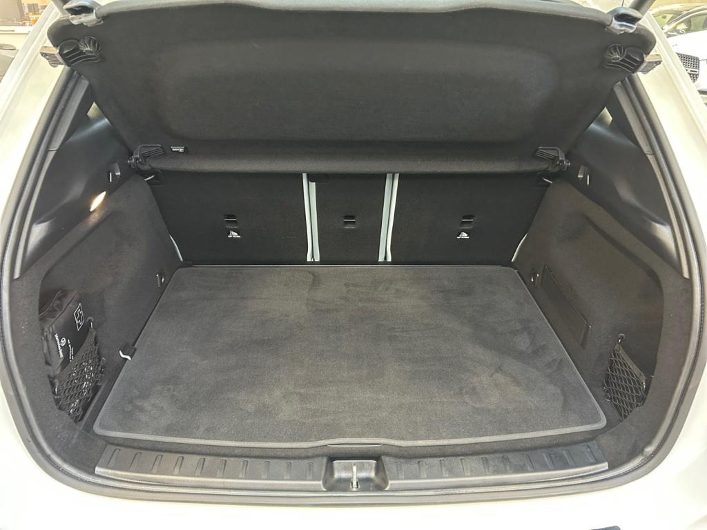 Mercedes-Benz GLA 220 d 4MATIC Progressive Line Advanced Mercedes-Benz GLA 220 d 4MATIC Progressive Line Advanced