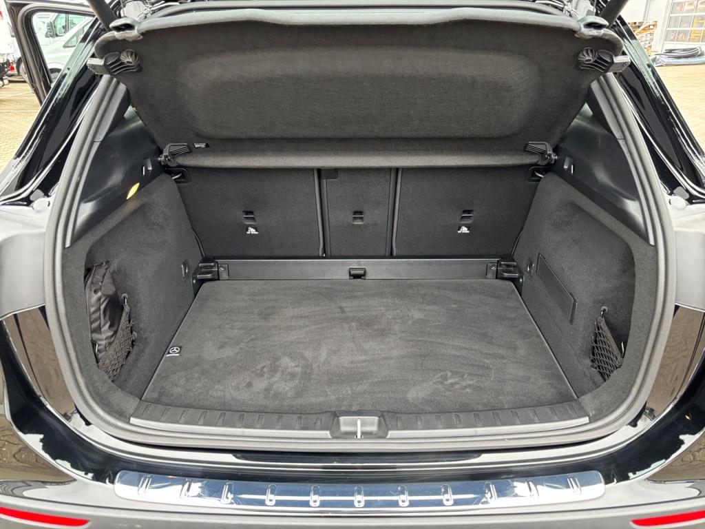 Mercedes-Benz GLA 180 Progressive Line Advanced Mercedes-Benz GLA 180 Progressive Line Advanced