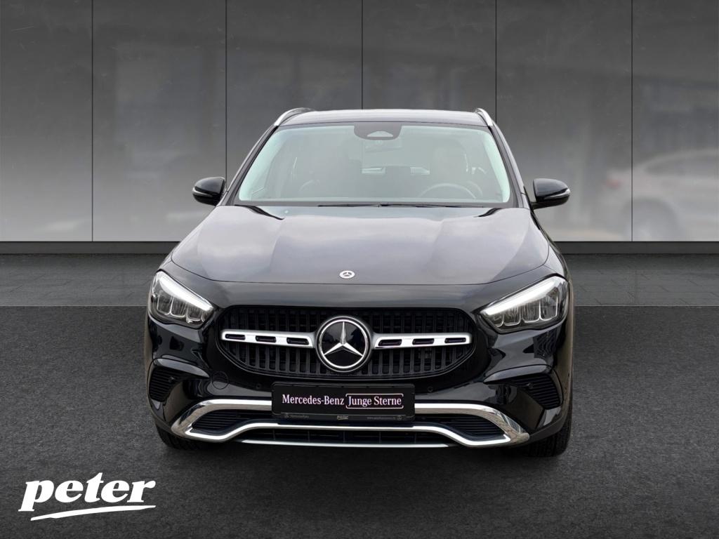 Mercedes-Benz GLA 180 Progressive Line Advanced Mercedes-Benz GLA 180 Progressive Line Advanced