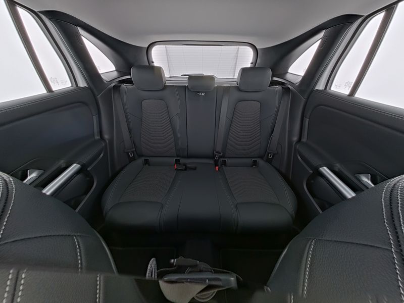 Mercedes-Benz GLA 200 Progressive, Verkehrszeichen Mercedes-Benz GLA 200 Progressive, Verkehrszeichen