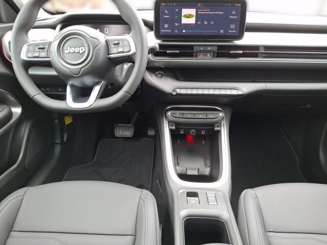 Jeep Avenger e-Hybrid MY25 Summit Leder/Glasdach Jeep Avenger e-Hybrid MY25 Summit Leder/Glasdach