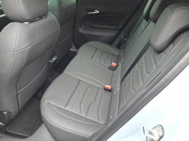 Jeep Avenger e-Hybrid MY25 Summit Leder/Glasdach Jeep Avenger e-Hybrid MY25 Summit Leder/Glasdach