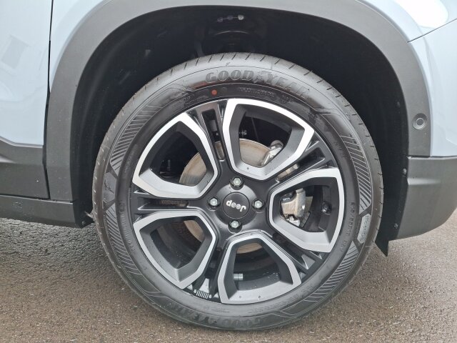 Jeep Avenger e-Hybrid MY25 Summit Leder/Glasdach Jeep Avenger e-Hybrid MY25 Summit Leder/Glasdach