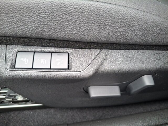 Jeep Avenger e-Hybrid MY25 Summit Leder/Glasdach Jeep Avenger e-Hybrid MY25 Summit Leder/Glasdach