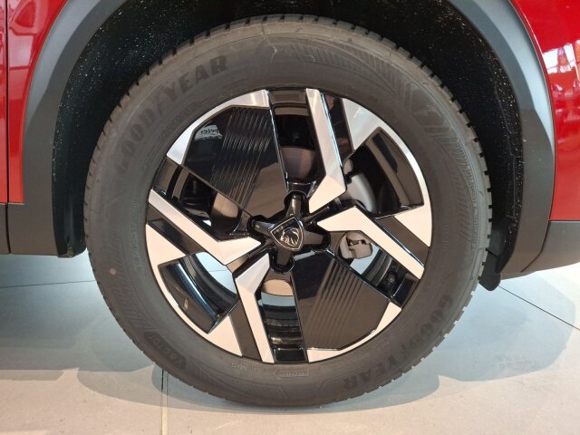 Peugeot 2008 Allure 130 AT8 +LED+Navi+SHZ+GJR+LM+ Peugeot 2008 Allure 130 AT8 +LED+Navi+SHZ+GJR+LM+