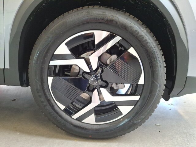 Peugeot 2008 Allure 130 AT8 +LED+EPH+Navi+GJR+LM+ Peugeot 2008 Allure 130 AT8 +LED+EPH+Navi+GJR+LM+