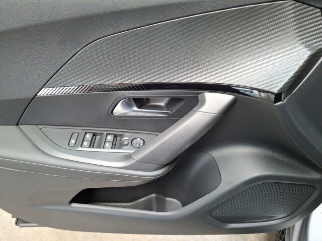 Peugeot 2008 Allure 130 AT8 +LED+EPH+Navi+GJR+LM+ Peugeot 2008 Allure 130 AT8 +LED+EPH+Navi+GJR+LM+