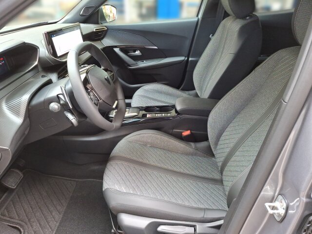 Peugeot 2008 Allure 130 AT8 +LED+EPH+Navi+GJR+LM+ Peugeot 2008 Allure 130 AT8 +LED+EPH+Navi+GJR+LM+