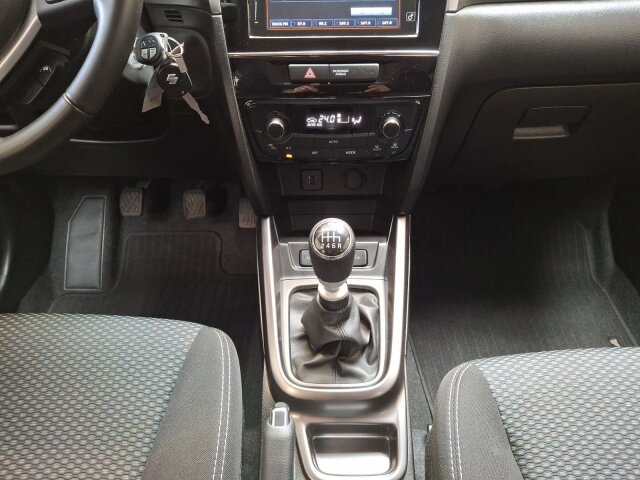 Suzuki Vitara 1.4 HYBRID Comfort Klimaautomatik Allwetter Suzuki Vitara 1.4 HYBRID Comfort Klimaautomatik Allwetter