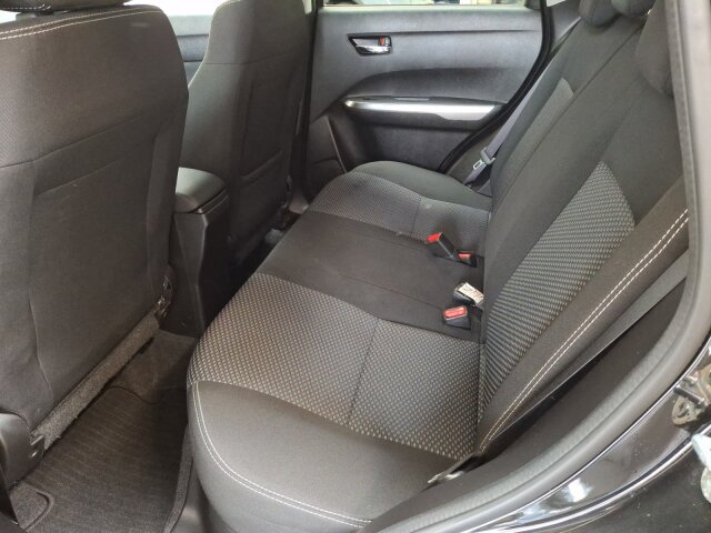 Suzuki Vitara 1.4 HYBRID Comfort Klimaautomatik Allwetter Suzuki Vitara 1.4 HYBRID Comfort Klimaautomatik Allwetter