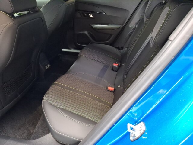 Peugeot e-2008 GT +11KW OBC+Navi+SHZ+LED+Kamera Peugeot e-2008 GT +11KW OBC+Navi+SHZ+LED+Kamera