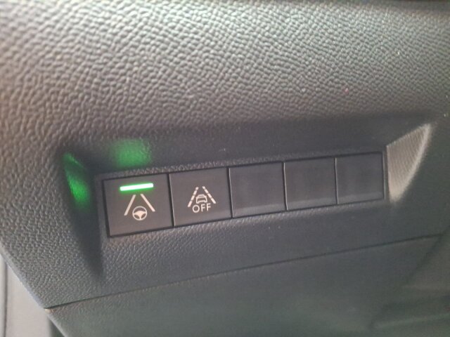 Peugeot e-2008 GT +11KW OBC+Navi+SHZ+LED+Kamera Peugeot e-2008 GT +11KW OBC+Navi+SHZ+LED+Kamera