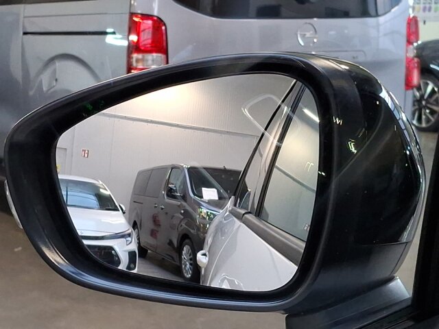 Citroën C3 Aircross Shine Pack 130 Aut +Kamera+Navi+SHZ+ Citroën C3 Aircross Shine Pack 130 Aut +Kamera+Navi+SHZ+