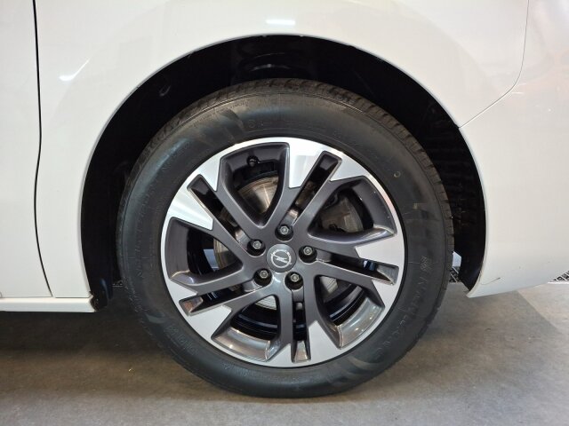 Opel Zafira Life 2.0 D M Edition 8-Sitzer Klimaautomatik Sitzheizung Navi 144PS Opel Zafira Life 2.0 D M Edition 8-Sitzer Klimaautomatik Sitzheizung Navi 144PS