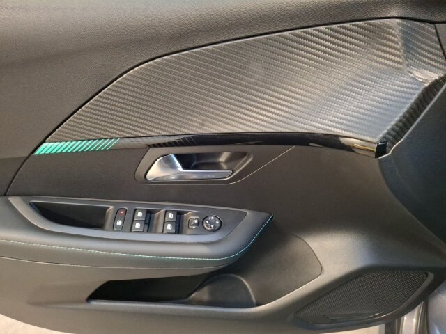 Peugeot 208 Allure Pack 100 Navi+SHZ+ECO-LED+ Peugeot 208 Allure Pack 100 Navi+SHZ+ECO-LED+