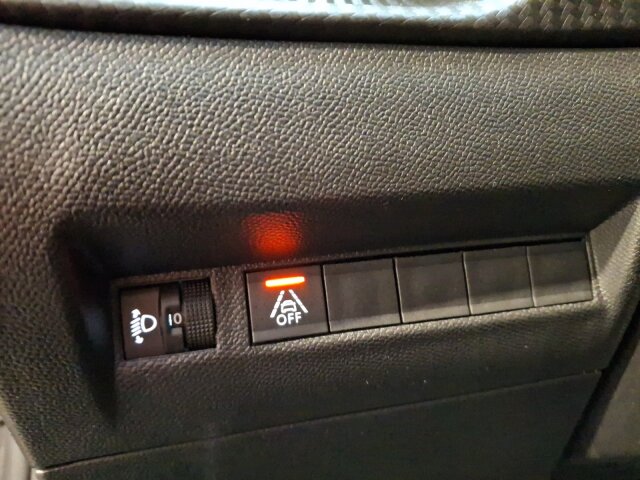 Peugeot 208 Allure Pack 100 Navi+SHZ+ECO-LED+ Peugeot 208 Allure Pack 100 Navi+SHZ+ECO-LED+