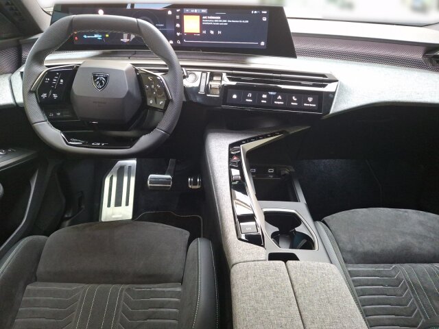 Peugeot e-5008 GT Exclusive 210 +Winter+AHK+Pano-Nav+SHZ Peugeot e-5008 GT Exclusive 210 +Winter+AHK+Pano-Nav+SHZ