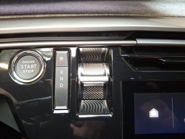 Peugeot e-5008 GT Exclusive 210 +Winter+AHK+Pano-Nav+SHZ Peugeot e-5008 GT Exclusive 210 +Winter+AHK+Pano-Nav+SHZ