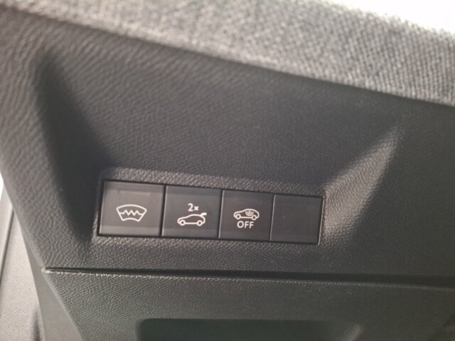 Peugeot e-5008 GT Exclusive 210 +Winter+AHK+Pano-Nav+SHZ Peugeot e-5008 GT Exclusive 210 +Winter+AHK+Pano-Nav+SHZ