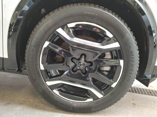 Peugeot e-5008 GT Exclusive 210 +Winter+AHK+Pano-Nav+SHZ Peugeot e-5008 GT Exclusive 210 +Winter+AHK+Pano-Nav+SHZ