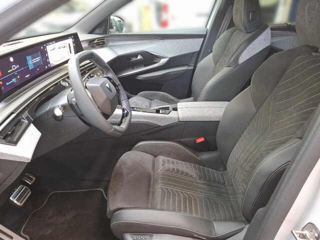 Peugeot e-5008 GT Exclusive 210 +Winter+AHK+Pano-Nav+SHZ Peugeot e-5008 GT Exclusive 210 +Winter+AHK+Pano-Nav+SHZ