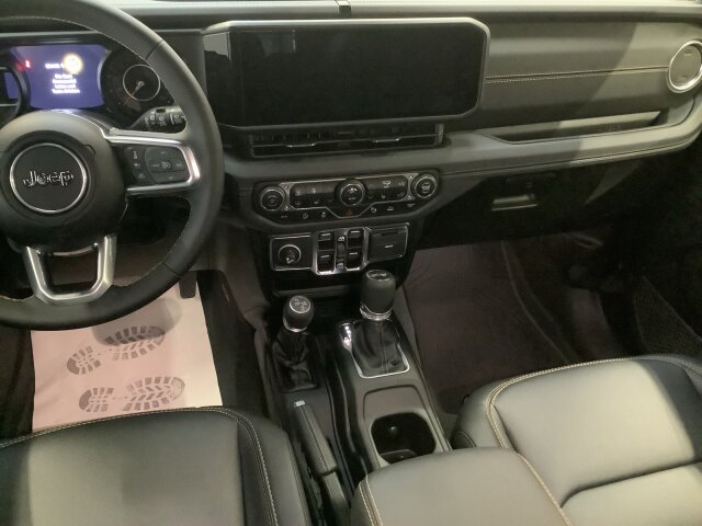 Jeep WRANGLER ICE MY2024 Sahara 2.0l T-GDI (272 PS) Jeep WRANGLER ICE MY2024 Sahara 2.0l T-GDI (272 PS)