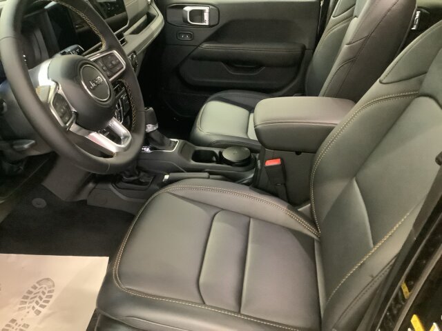 Jeep WRANGLER ICE MY2024 Sahara 2.0l T-GDI (272 PS) Jeep WRANGLER ICE MY2024 Sahara 2.0l T-GDI (272 PS)