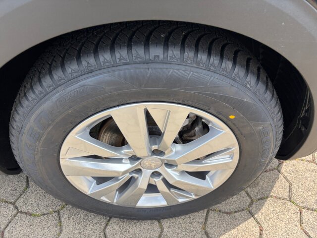 Peugeot 3008 Active Pack 130 +Navi+LED+Kamera+SHZ+ Peugeot 3008 Active Pack 130 +Navi+LED+Kamera+SHZ+
