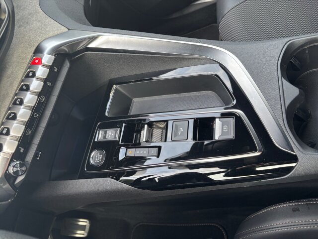 Peugeot 3008 GT 130 EAT8 Navi+Grip+SHZ+Kamera Peugeot 3008 GT 130 EAT8 Navi+Grip+SHZ+Kamera