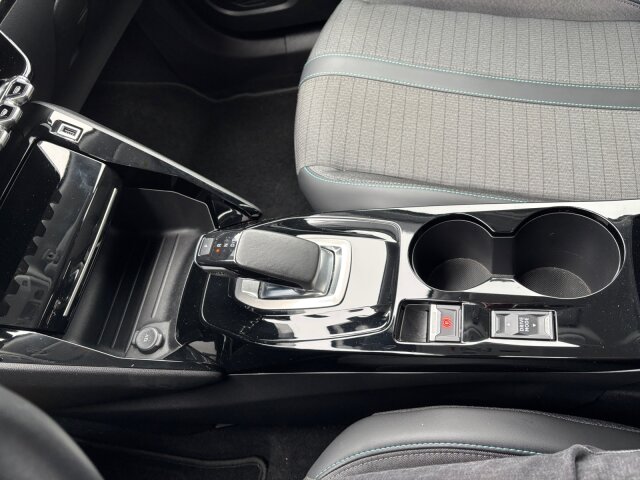 Peugeot E-2008 Allure Pack 136 +EPH+Klima+LED+11KW OBC+ Peugeot E-2008 Allure Pack 136 +EPH+Klima+LED+11KW OBC+