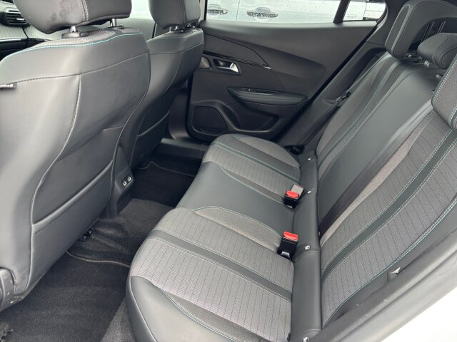 Peugeot E-2008 Allure Pack 136 +EPH+Klima+LED+11KW OBC+ Peugeot E-2008 Allure Pack 136 +EPH+Klima+LED+11KW OBC+