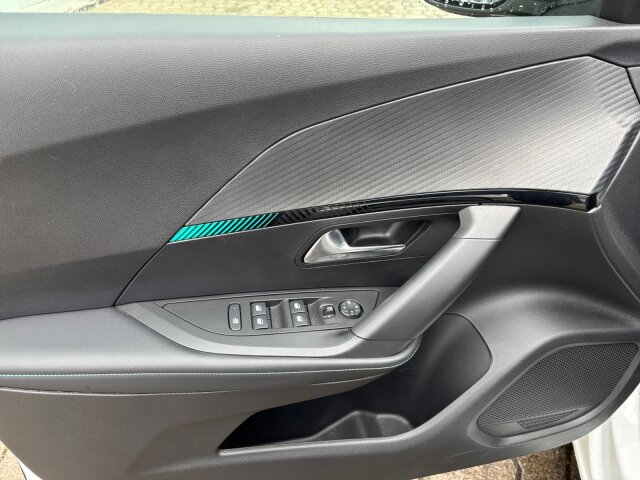 Peugeot E-2008 Allure Pack 136 +EPH+Klima+LED+11KW OBC+ Peugeot E-2008 Allure Pack 136 +EPH+Klima+LED+11KW OBC+
