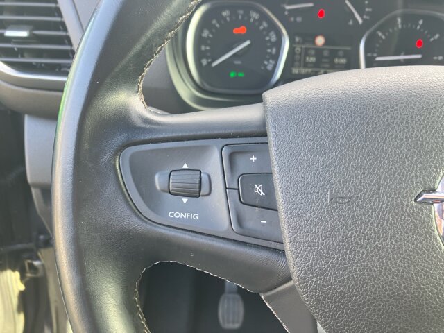 Opel Zafira Life 2.0 D M Innovation 8-Sitzer Klimaautomatik Leder Navi 150PS Opel Zafira Life 2.0 D M Innovation 8-Sitzer Klimaautomatik Leder Navi 150PS