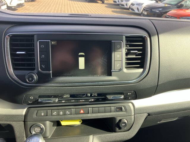 Opel Zafira Life 2.0 D M Innovation 8-Sitzer Klimaautomatik Leder Navi 150PS Opel Zafira Life 2.0 D M Innovation 8-Sitzer Klimaautomatik Leder Navi 150PS