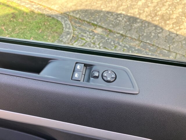 Opel Zafira Life 2.0 D M Innovation 8-Sitzer Klimaautomatik Leder Navi 150PS Opel Zafira Life 2.0 D M Innovation 8-Sitzer Klimaautomatik Leder Navi 150PS