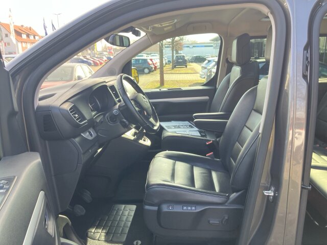 Opel Zafira Life 2.0 D M Innovation 8-Sitzer Klimaautomatik Leder Navi 150PS Opel Zafira Life 2.0 D M Innovation 8-Sitzer Klimaautomatik Leder Navi 150PS