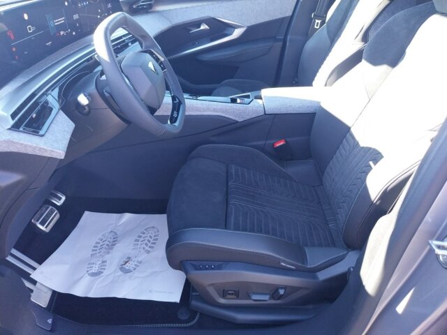 Peugeot 5008 GT 145 e-DSC 6 +360°Kamera+LED+PanNav Peugeot 5008 GT 145 e-DSC 6 +360°Kamera+LED+PanNav