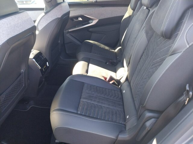 Peugeot 5008 GT 145 e-DSC 6 +360°Kamera+LED+PanNav Peugeot 5008 GT 145 e-DSC 6 +360°Kamera+LED+PanNav